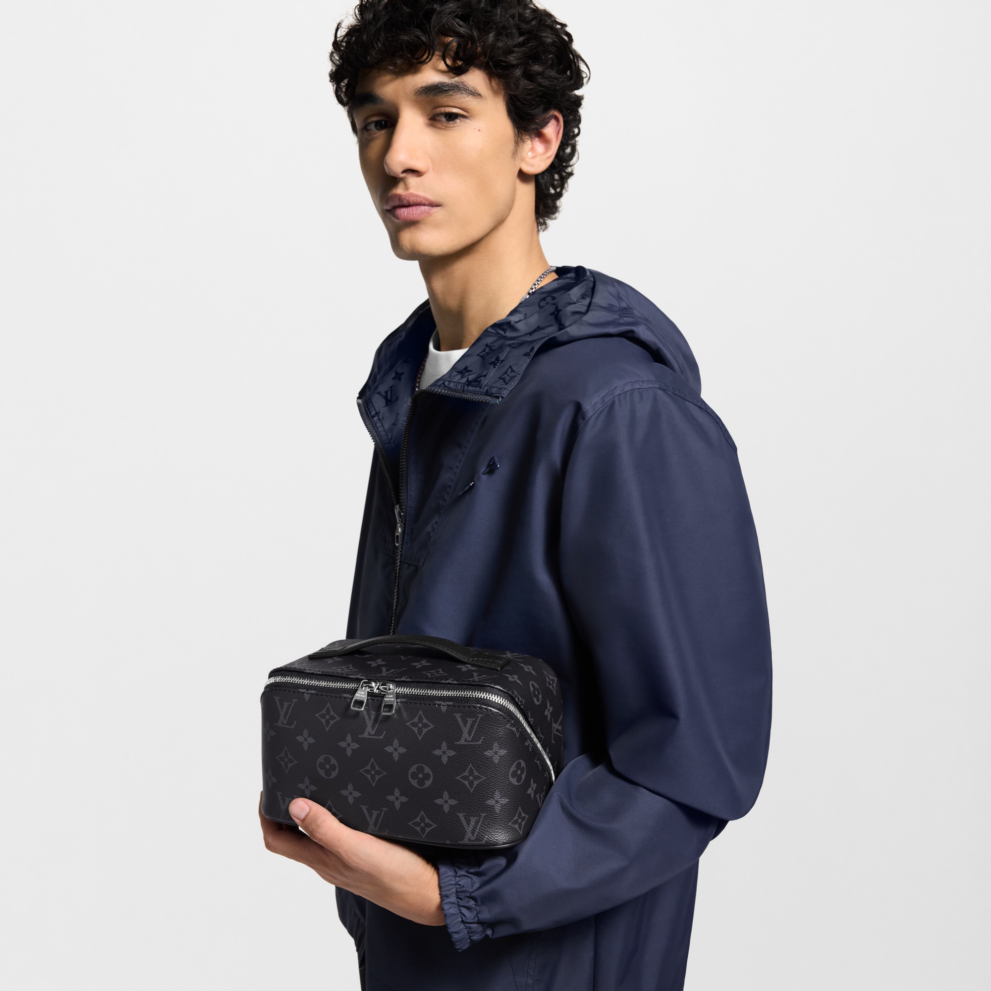 LV} - LVMonogram Eclipse - LV男士旅行用品 | 路易威登LOUIS VUITTON官网 (产品缩放)