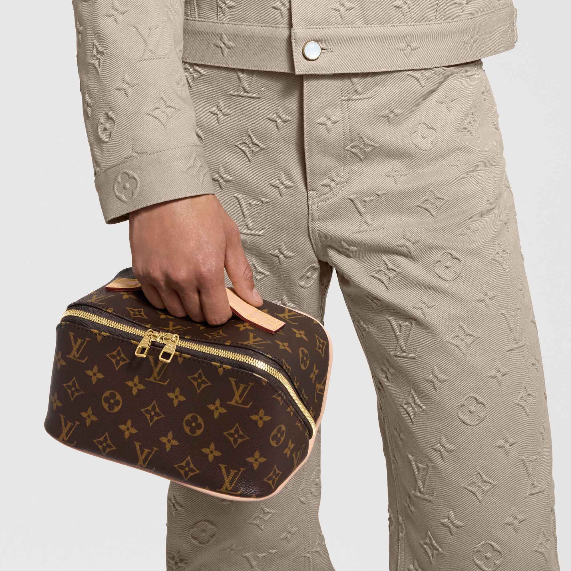 LV} - LVMonogram - LV男士旅行用品 | 路易威登LOUIS VUITTON官网 (产品缩放)