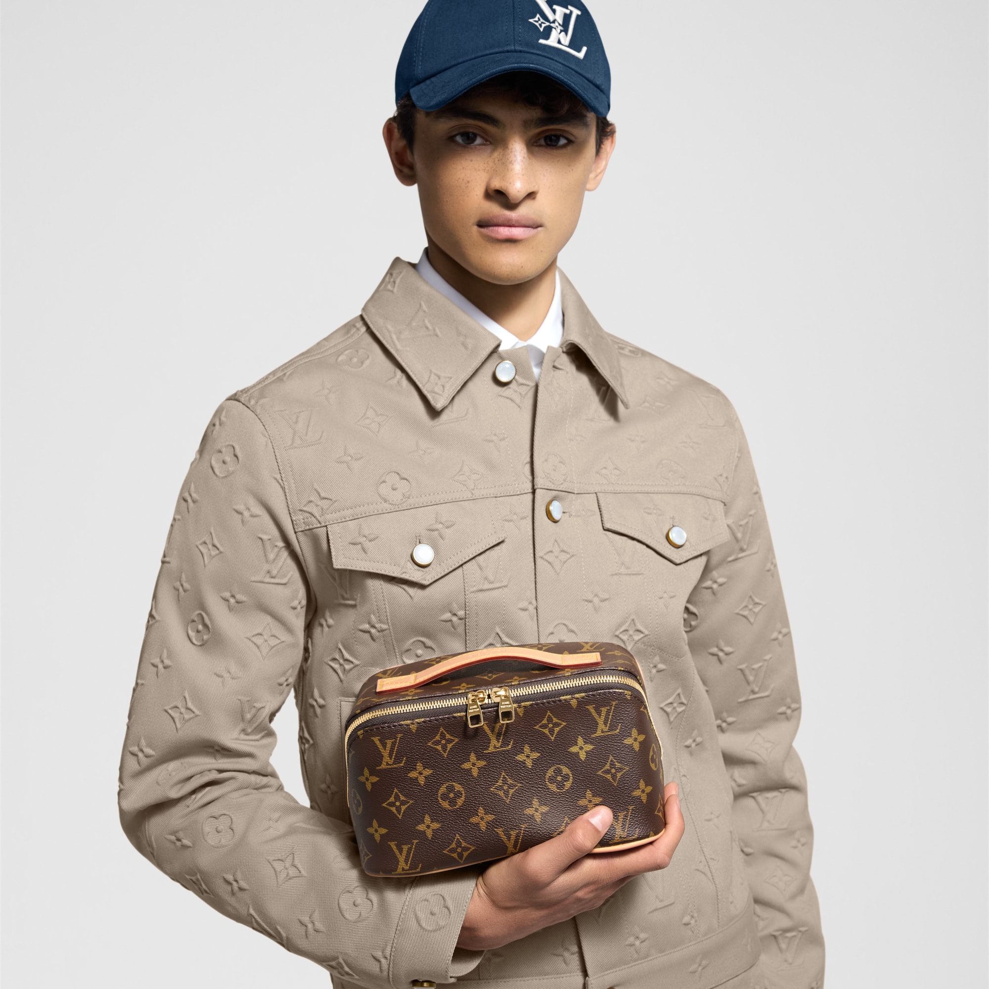 LV} - LVMonogram - LV男士旅行用品 | 路易威登LOUIS VUITTON官网 (产品缩放)