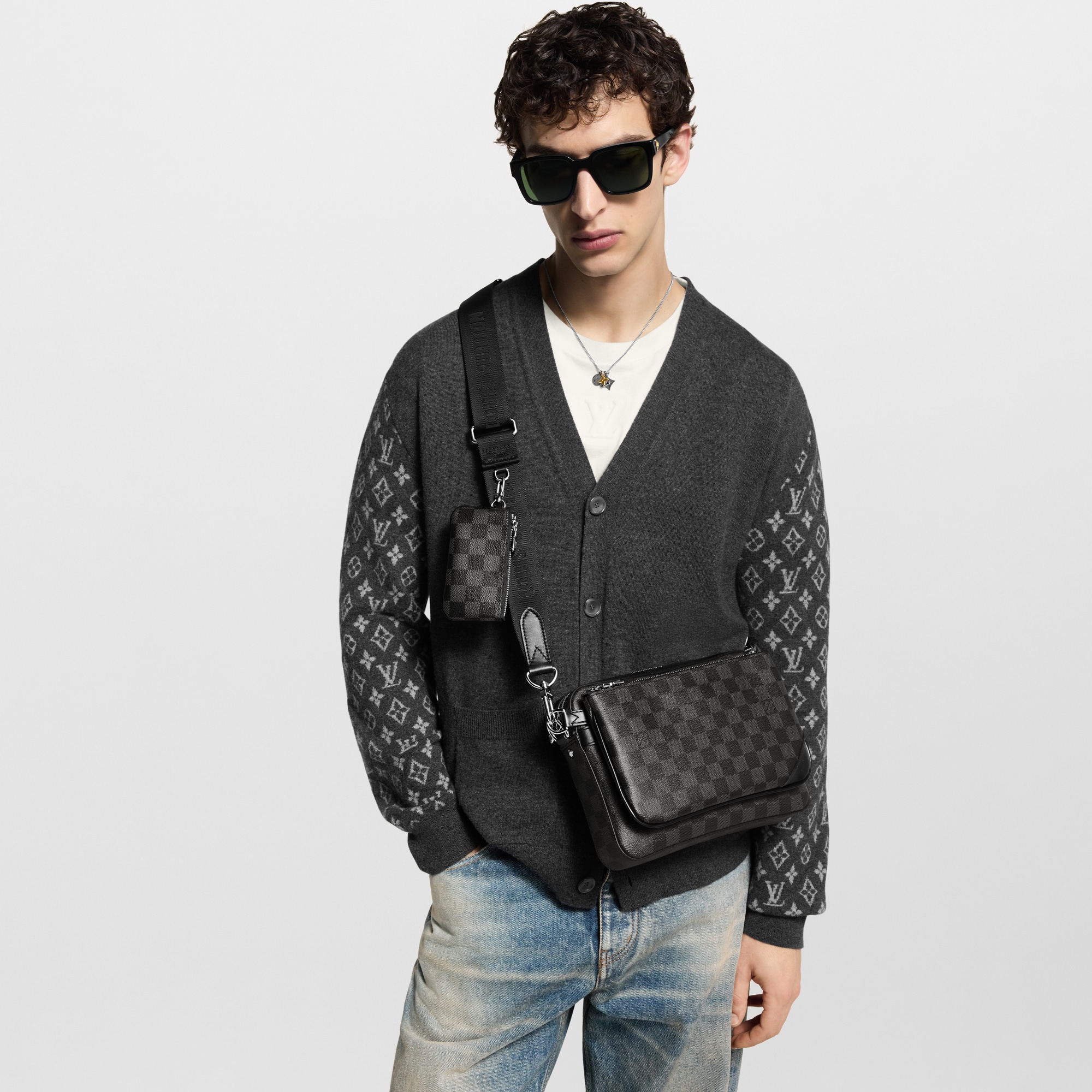 LV} - LVDamier Graphite - LV男士时尚包袋 | 路易威登LOUIS VUITTON官网 (产品缩放)