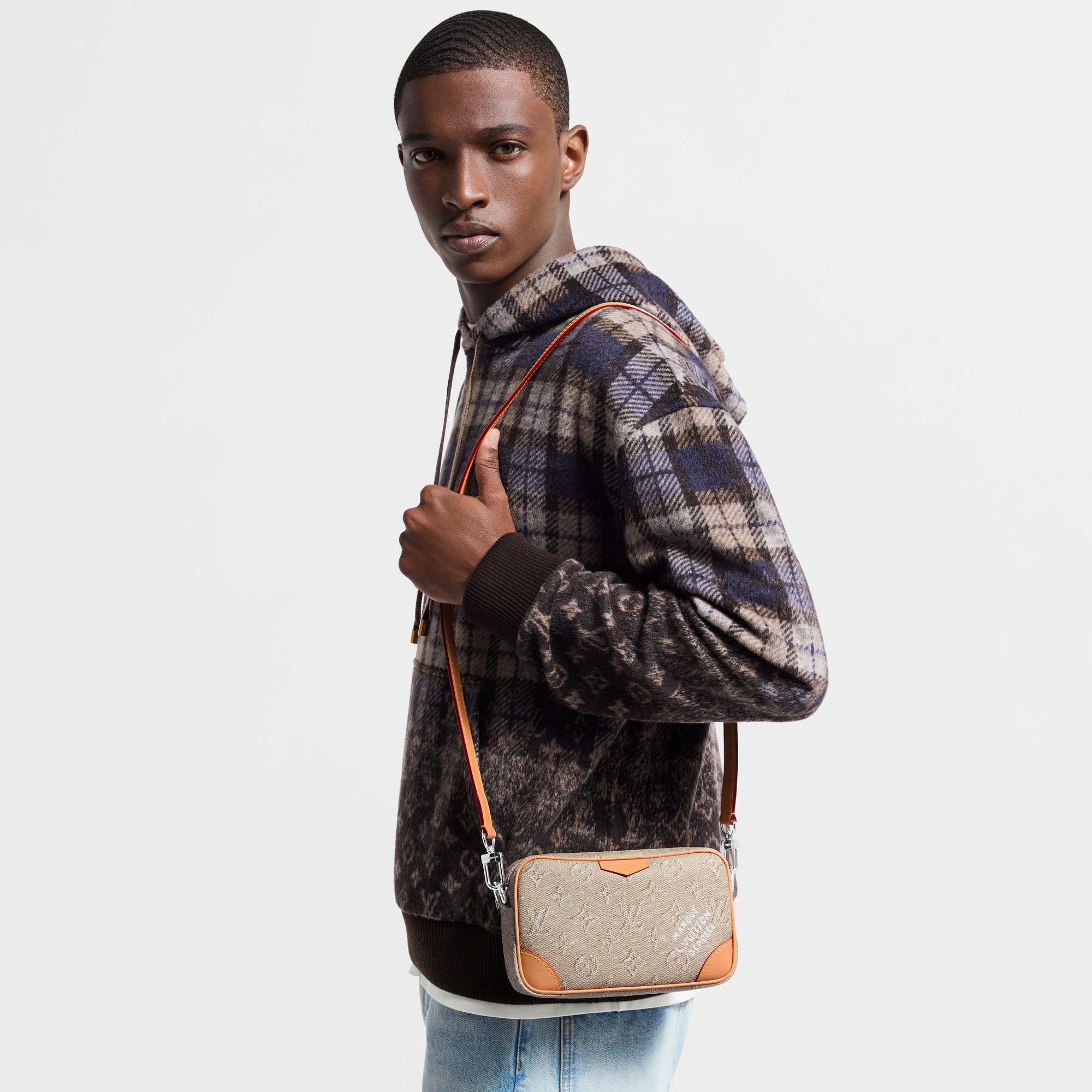 LV} - LVMonogram Other - LV男士小型皮具 | 路易威登LOUIS VUITTON官网 (产品缩放)