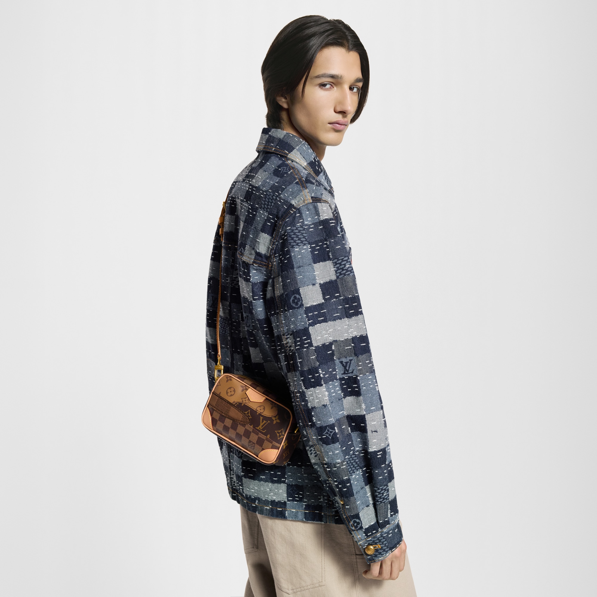 LV} - LV - LV男士小型皮具 | 路易威登LOUIS VUITTON官网 (产品缩放)