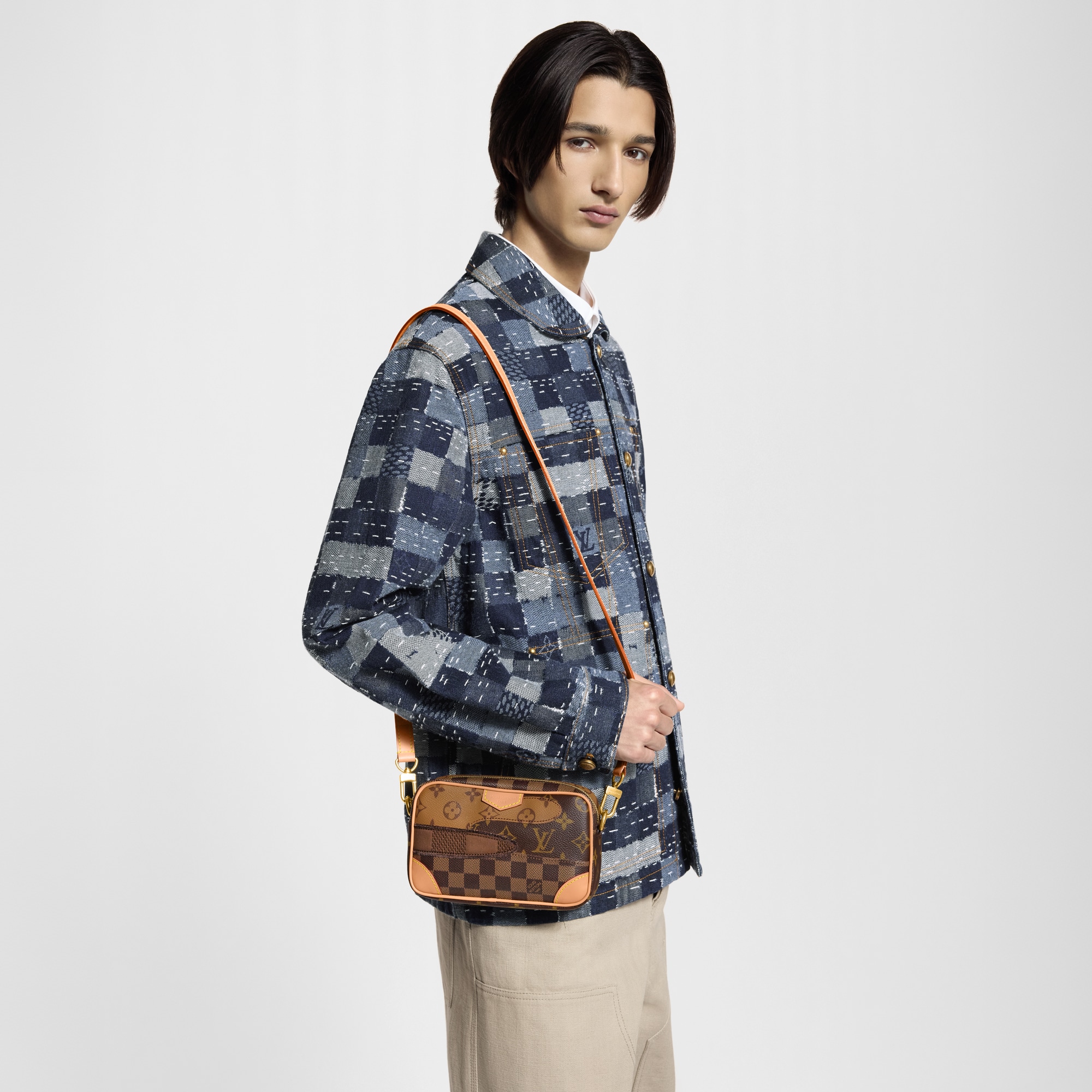 LV} - LV - LV男士小型皮具 | 路易威登LOUIS VUITTON官网 (产品缩放)