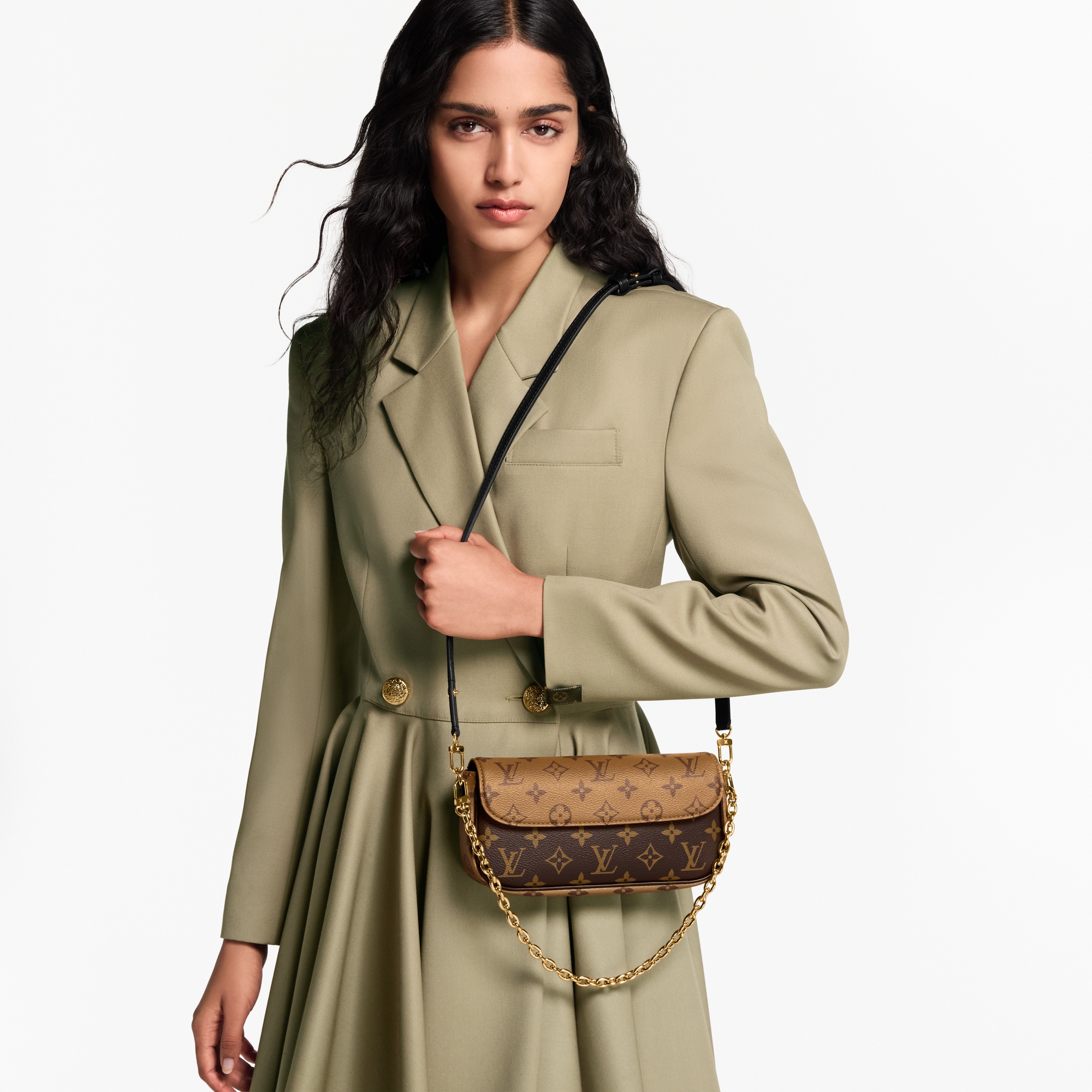 LV} - LVMonogram Reverse Canvas - LV女士小型皮具 | 路易威登LOUIS VUITTON官网 (产品缩放)