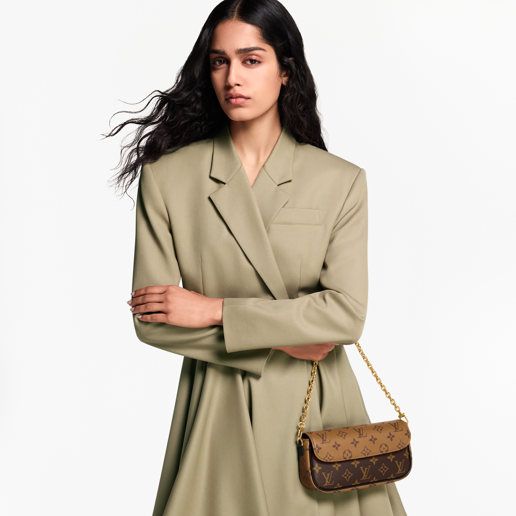 LV} - LVMonogram Reverse Canvas - LV女士小型皮具 | 路易威登LOUIS VUITTON官网 (产品缩放)
