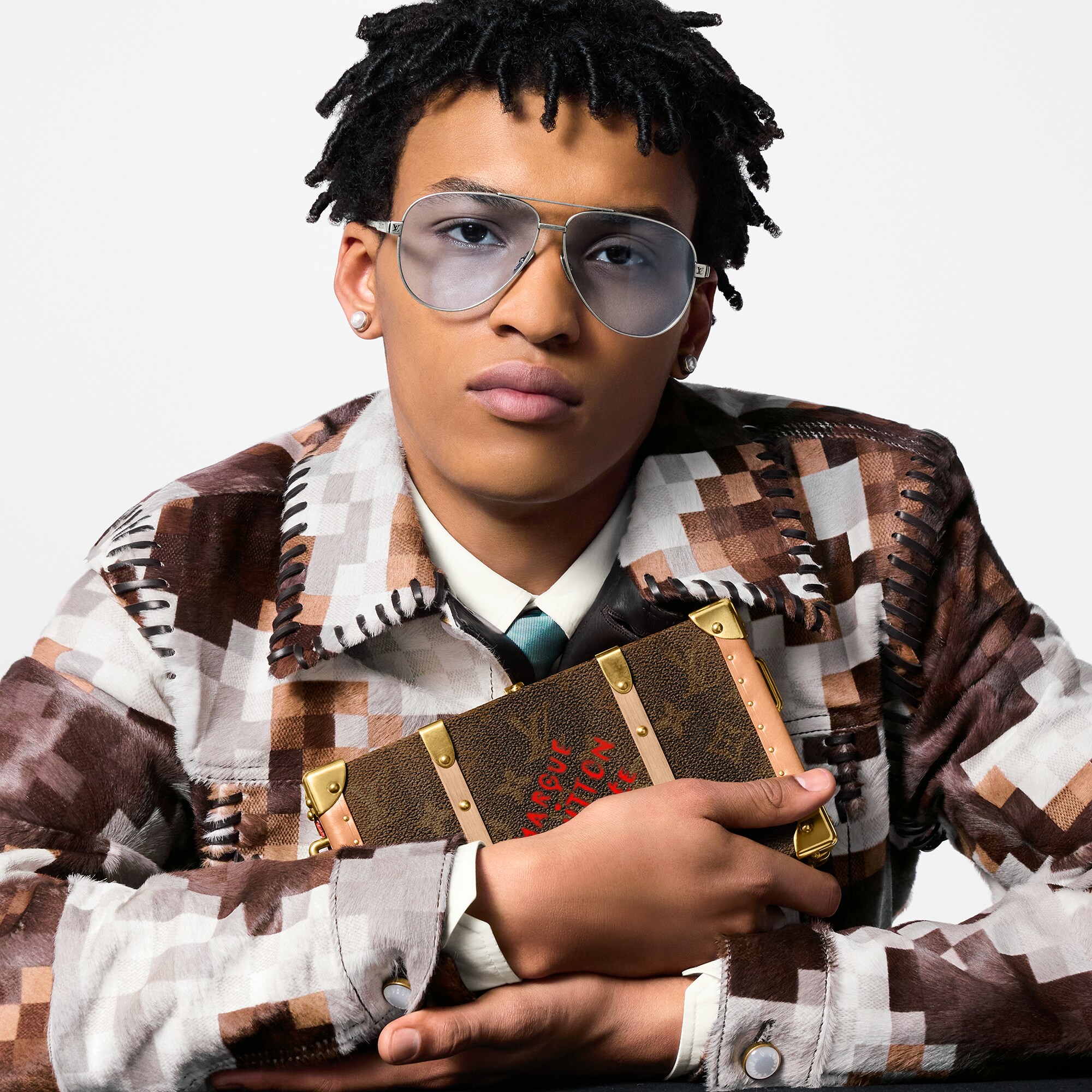 LV} - LVMonogram Other - LVLes Extraordinaires硬箱系列 | 路易威登LOUIS VUITTON官网 (产品缩放)