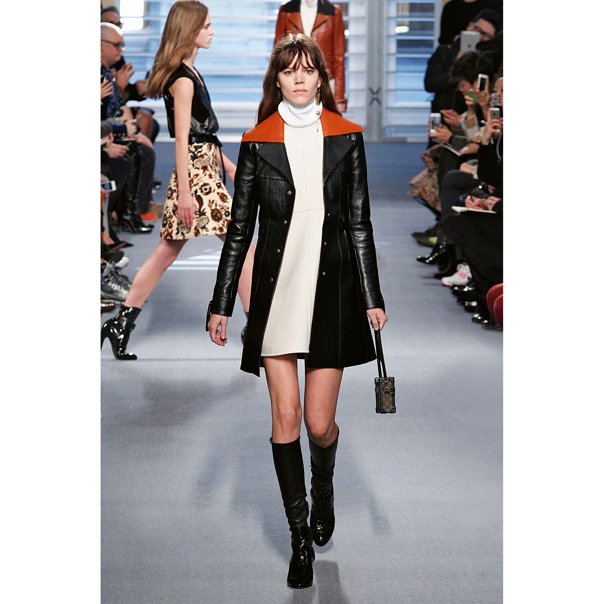 LV} - LV - LV硬箱、旅行和家居书籍和文具 | 路易威登LOUIS VUITTON官网 (产品缩放)