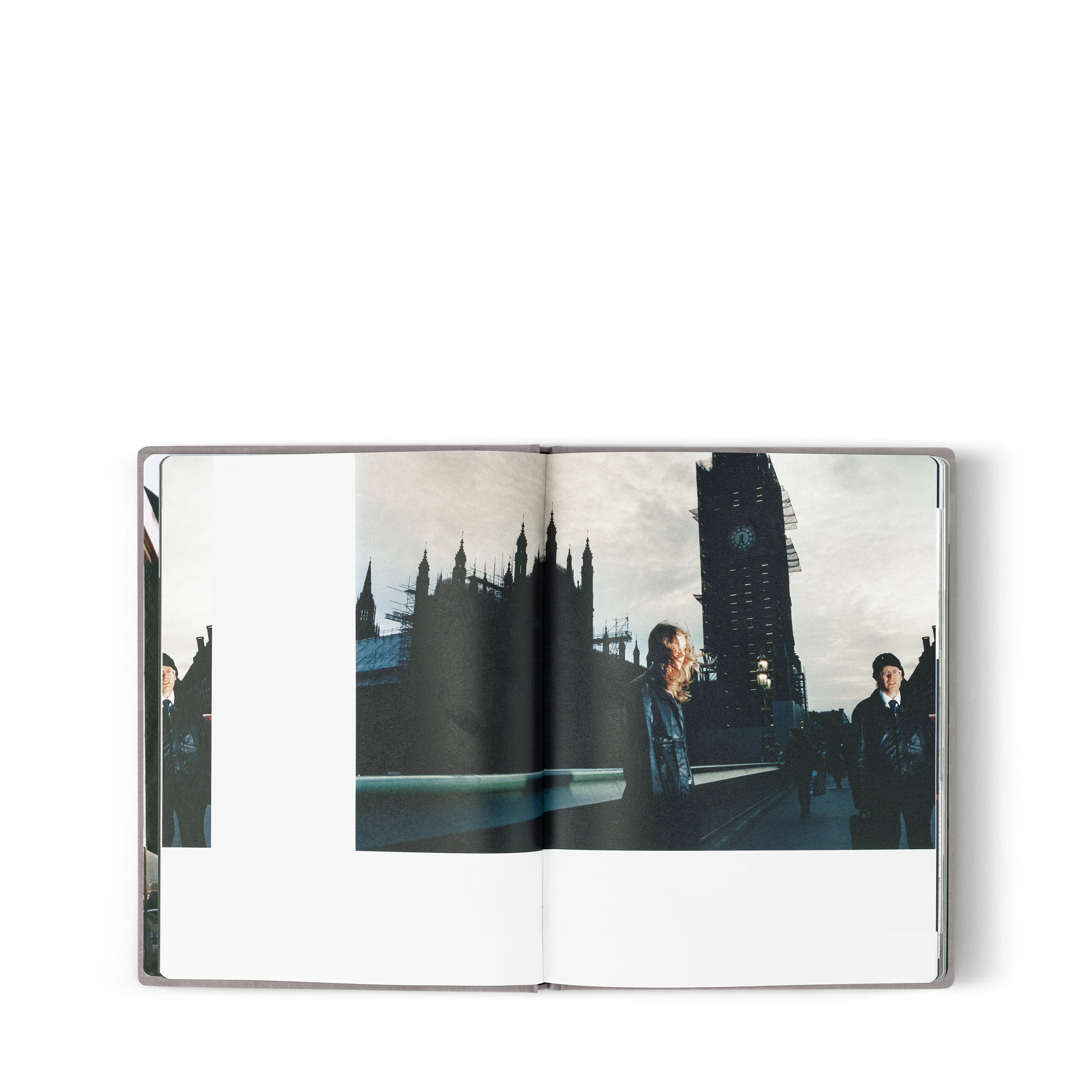 LV} - LV - LV硬箱、旅行和家居书籍和文具 | 路易威登LOUIS VUITTON官网 (产品缩放)