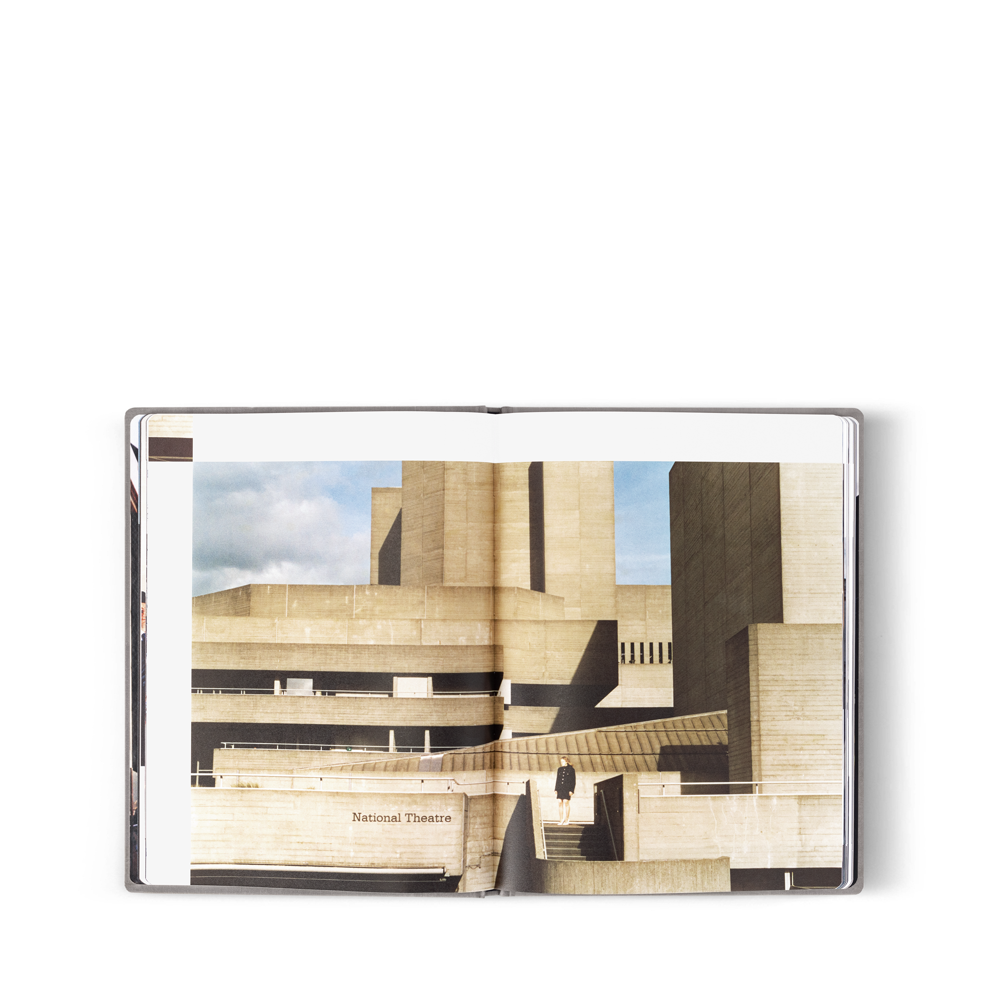 LV} - LV - LV硬箱、旅行和家居书籍和文具 | 路易威登LOUIS VUITTON官网 (产品缩放)