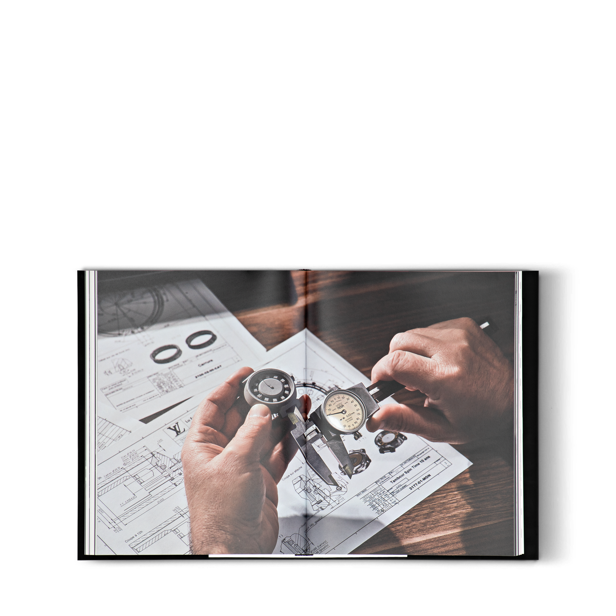 LV} - LV - LV硬箱、旅行和家居书籍和文具 | 路易威登LOUIS VUITTON官网 (产品缩放)