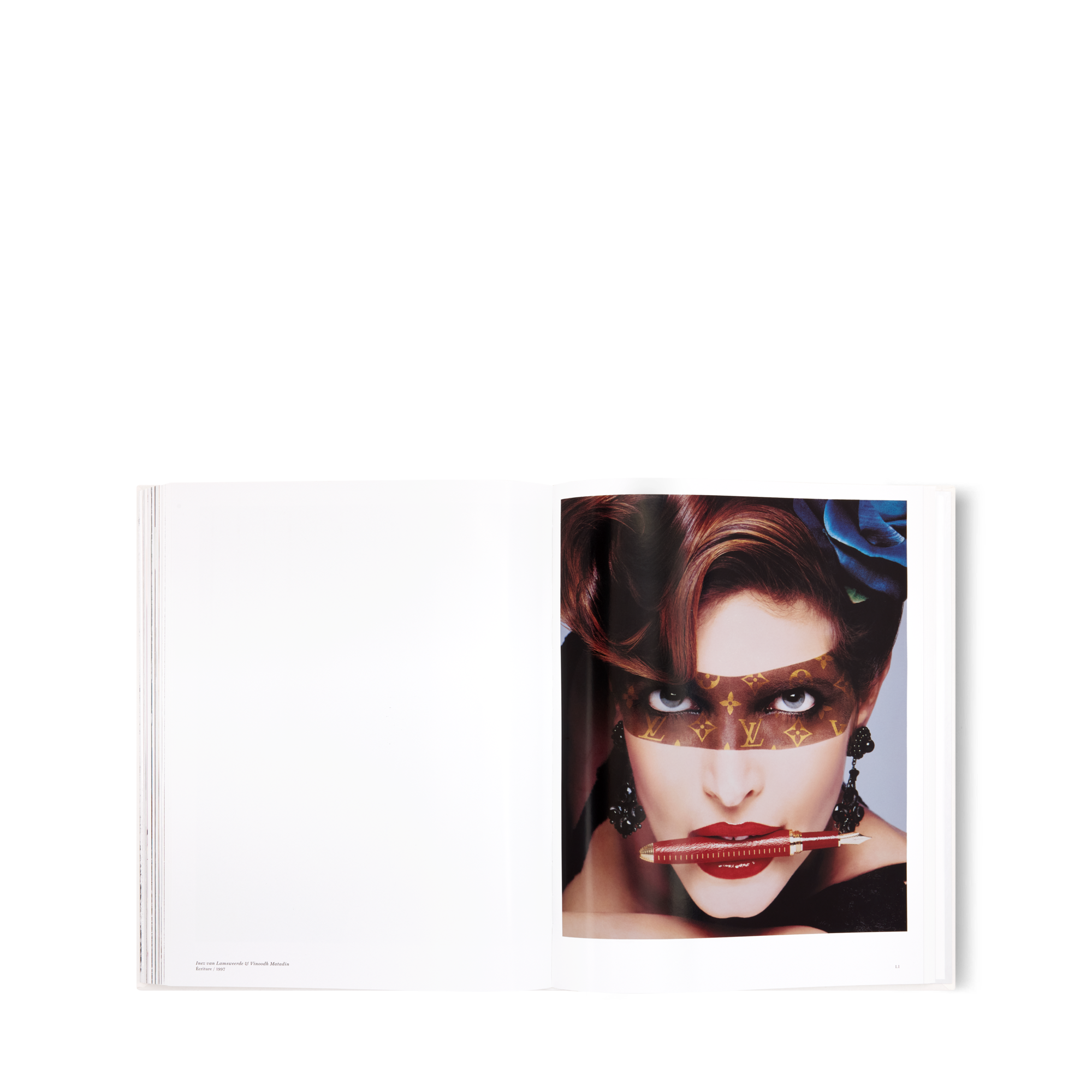 LV} - LV - LV硬箱、旅行和家居书籍和文具 | 路易威登LOUIS VUITTON官网 (产品缩放)