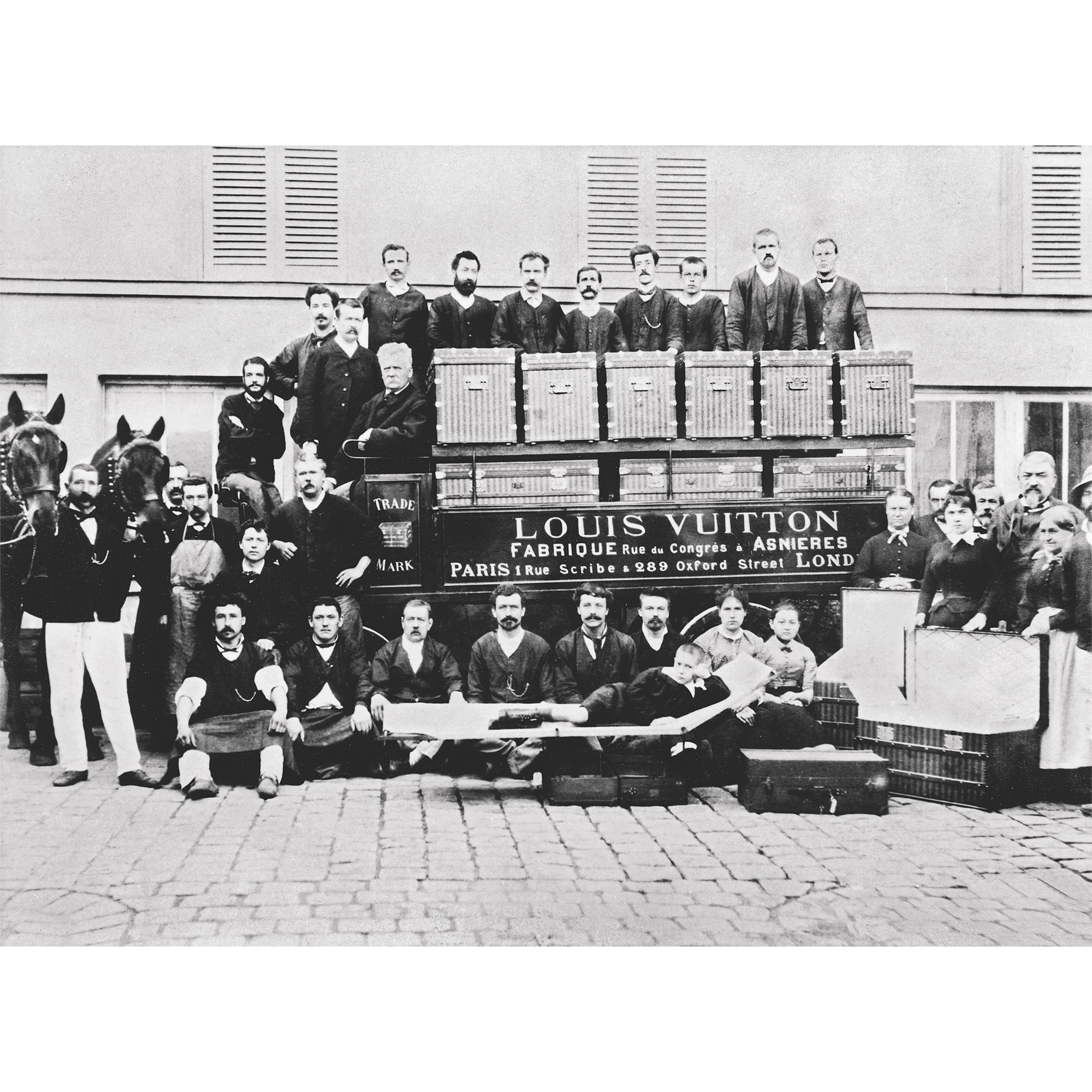 LV} - LV - LV硬箱、旅行和家居书籍和文具 | 路易威登LOUIS VUITTON官网 (产品缩放)