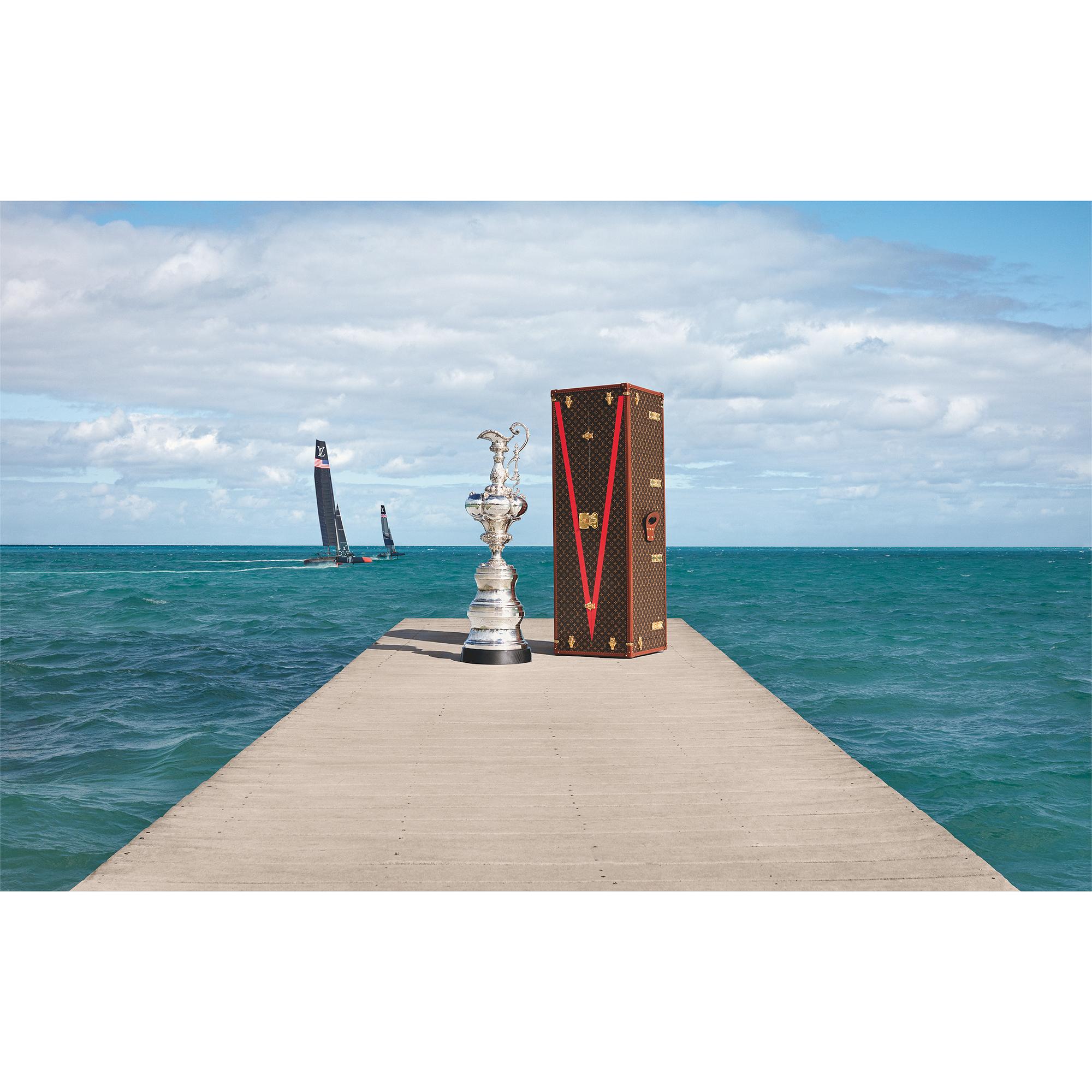 LV} - LV - LV硬箱、旅行和家居书籍和文具 | 路易威登LOUIS VUITTON官网 (产品缩放)