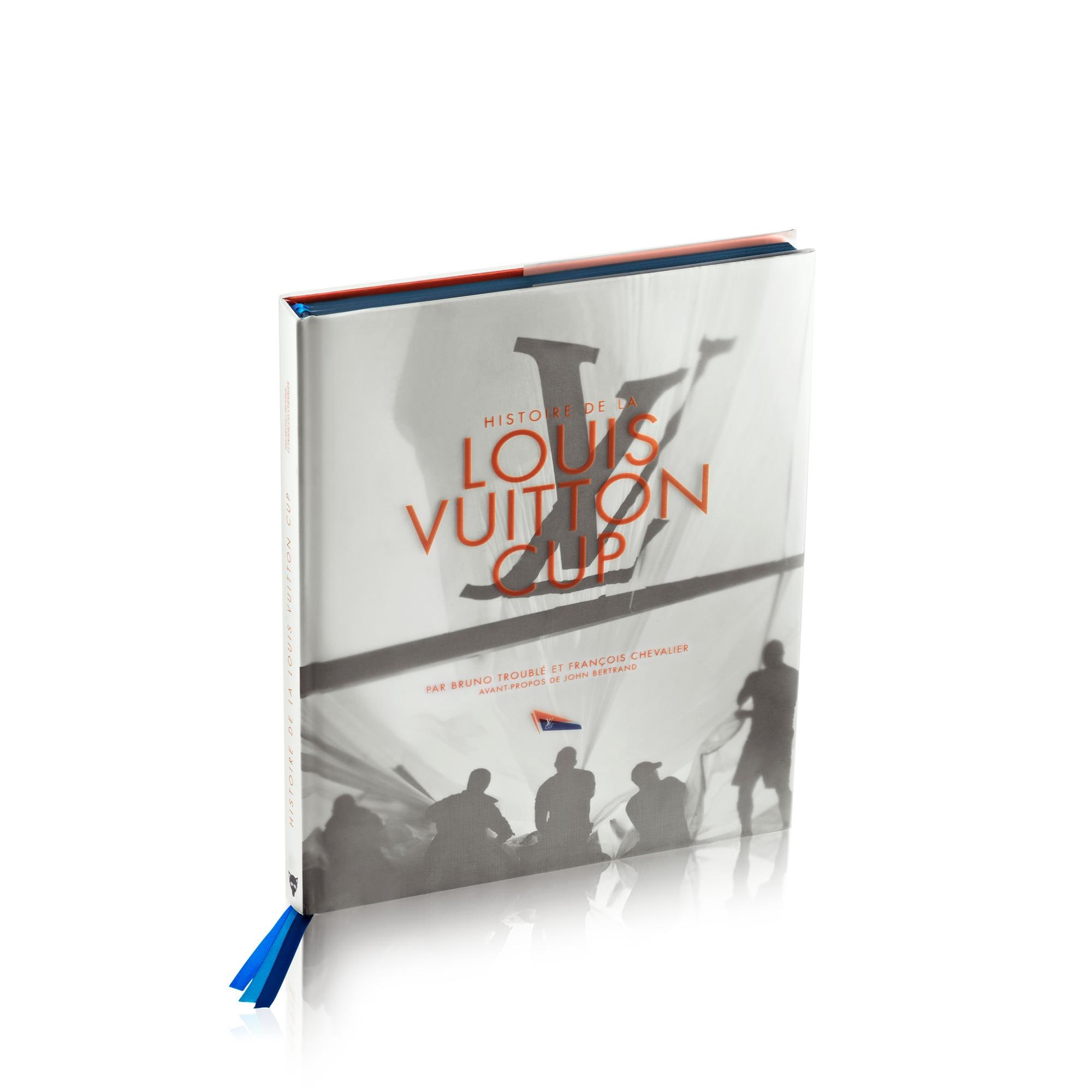 LV} - LV - LV硬箱、旅行和家居书籍和文具 | 路易威登LOUIS VUITTON官网 (产品缩放)