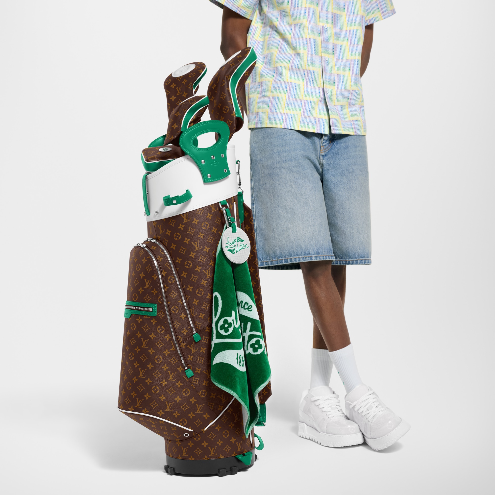 LV} - LVS00 - LV硬箱、旅行和家居运动用品和游戏 | 路易威登LOUIS VUITTON官网 (产品缩放)