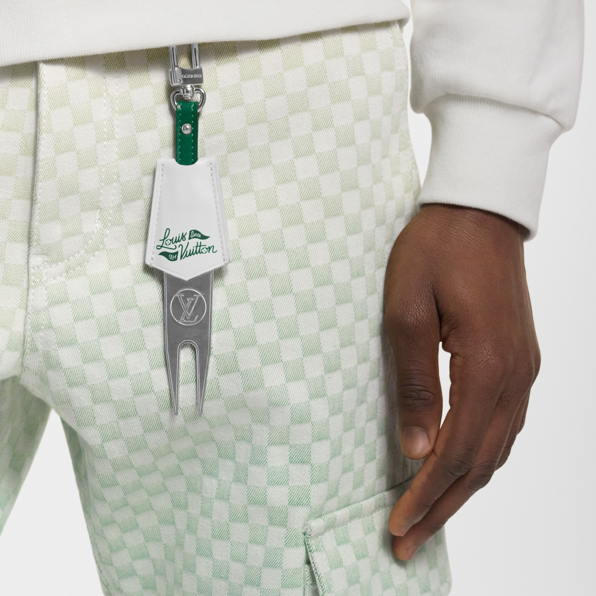 LV} - LVS00 - LV硬箱、旅行和家居运动用品和游戏 | 路易威登LOUIS VUITTON官网 (产品缩放)