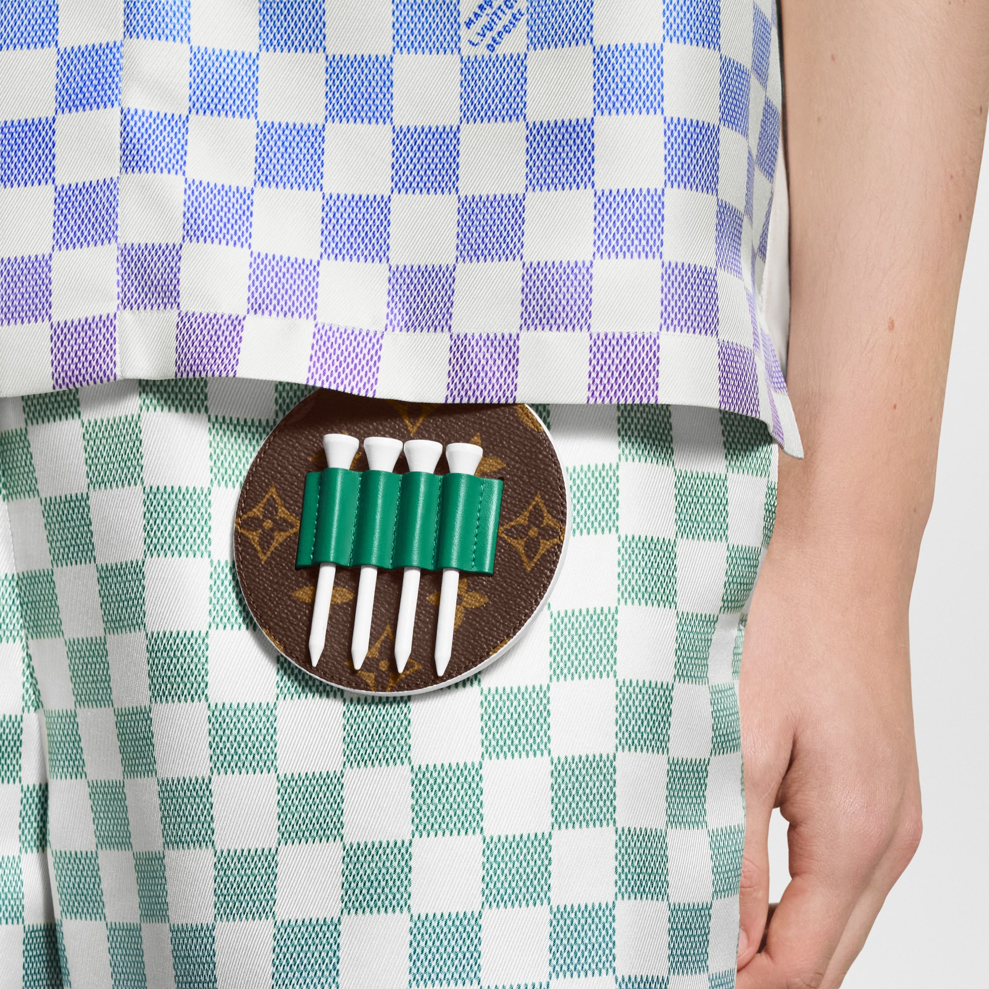 LV} - LV - LV硬箱、旅行和家居运动用品和游戏 | 路易威登LOUIS VUITTON官网 (产品缩放)
