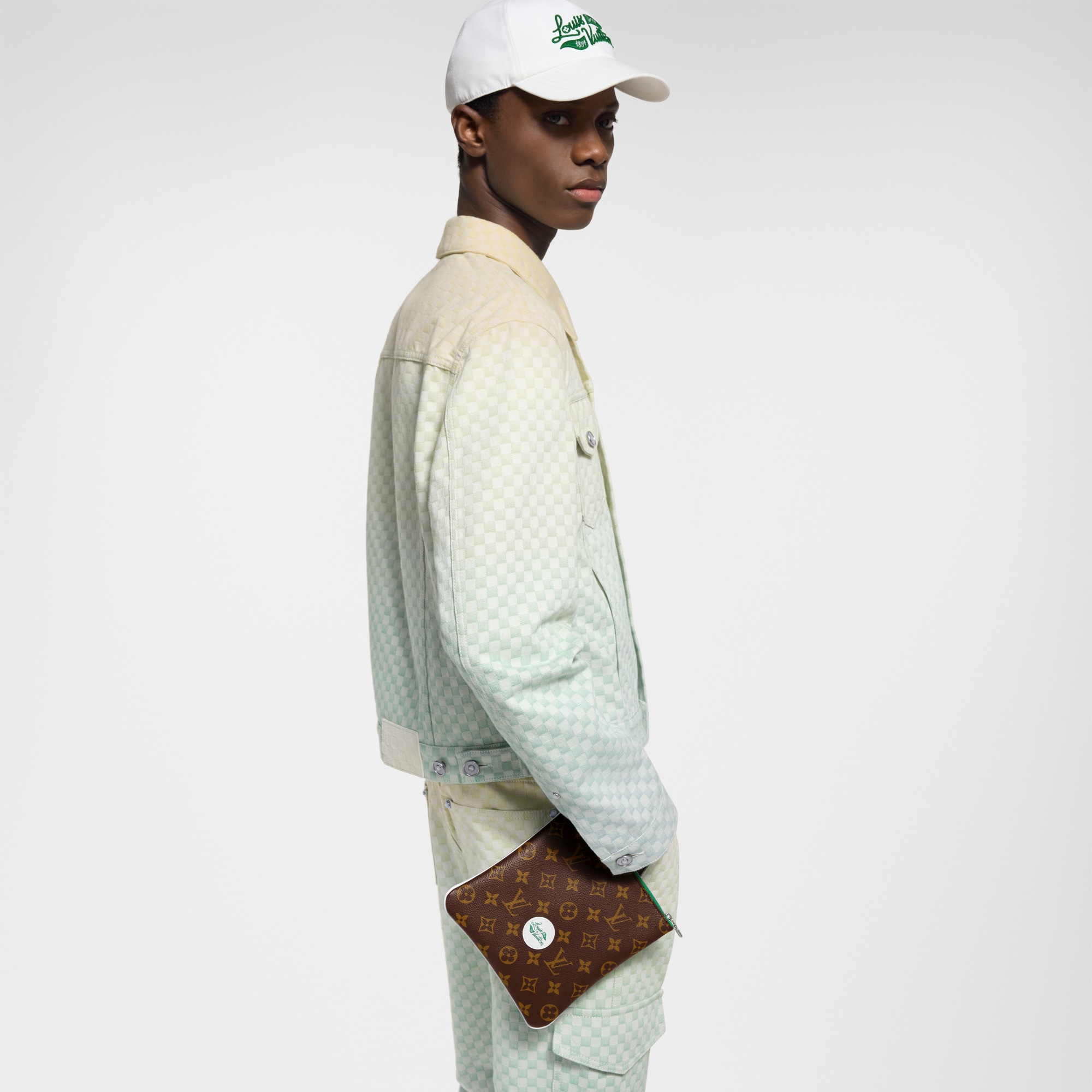 LV} - LVS00 - LV硬箱、旅行和家居运动用品和游戏 | 路易威登LOUIS VUITTON官网 (产品缩放)